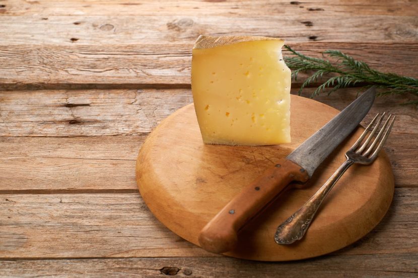 spanish-manchego-cheese-2025-01-07-06-55-41-utc (1)